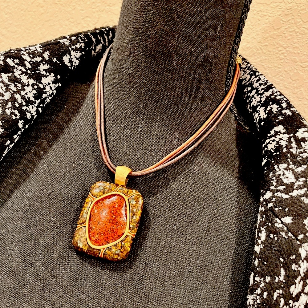 N318 Chico's Boho Red, Gold and Brown Crushed Shell Pendant $44 Tag - Picture 3 of 6